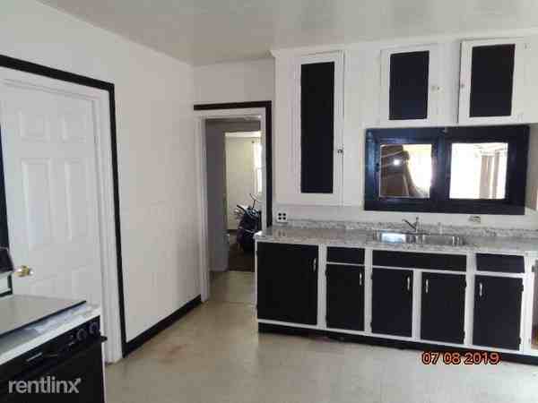 140 Bartlett St - Photo 3 of 9