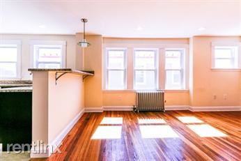 742 Washington St - Photo 3 of 11