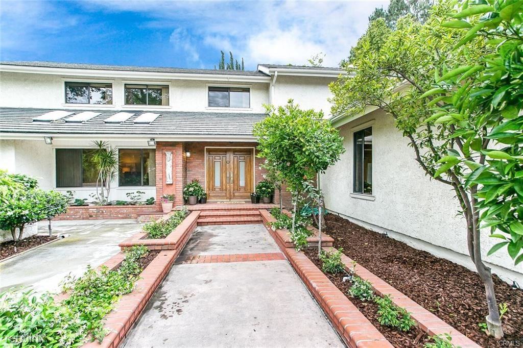 317 Auburn Ave - Photo 2 of 10