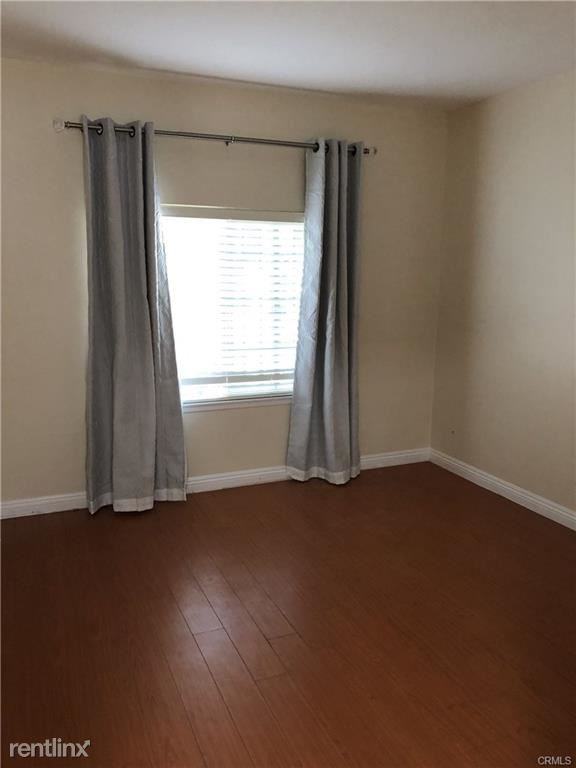 1201 Merryl Ln - Photo 2 of 10
