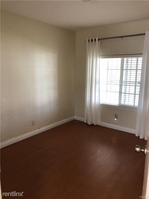 1201 Merryl Ln - Photo 3 of 10