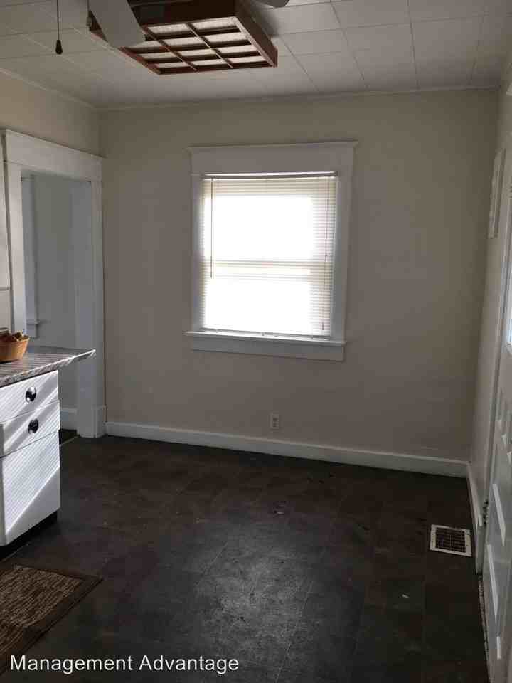 714 N Jefferson St - Photo 3 of 11