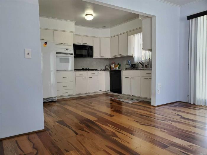 32 Grove St - Photo 3 of 10