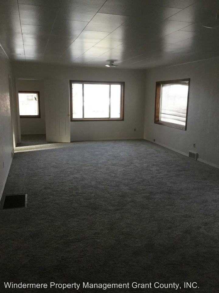 411 Logan St - Photo 2 of 9