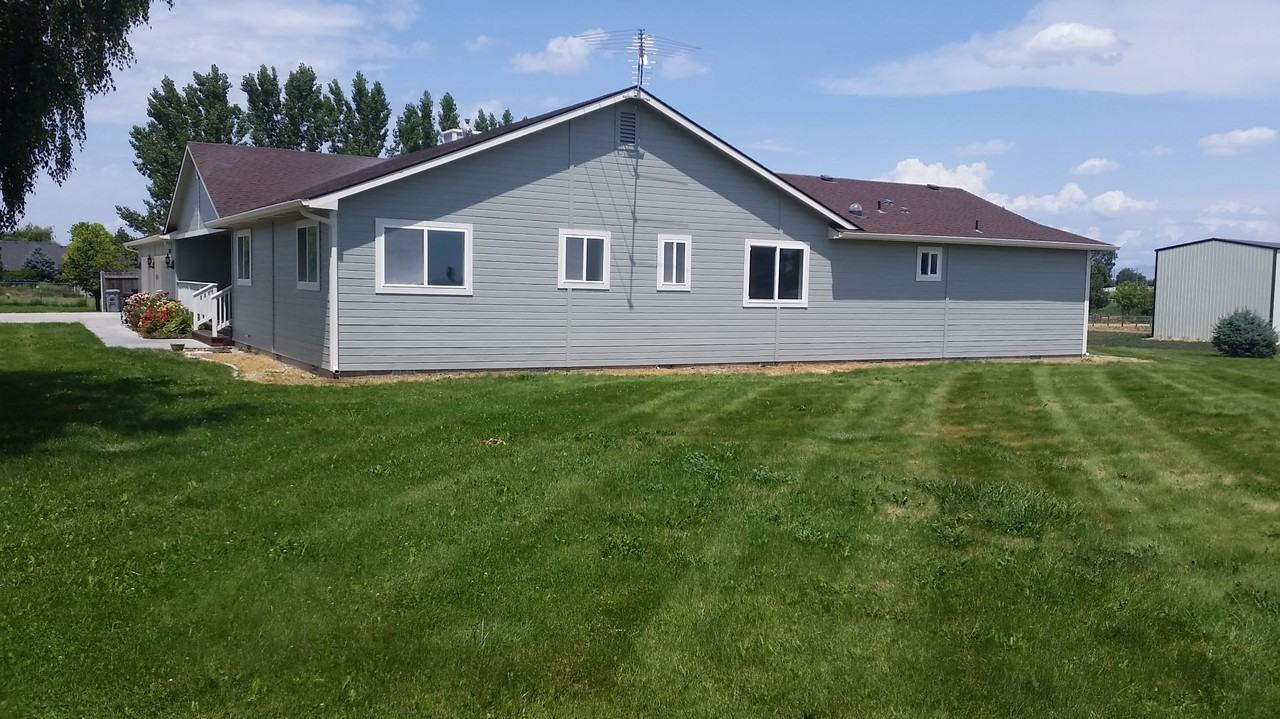 1835 S Hobnobbin Ln - Photo 3 of 17