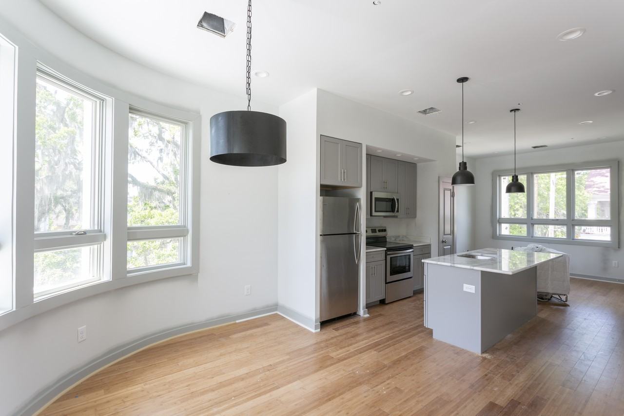 2011 Bull St - Photo 2 of 4