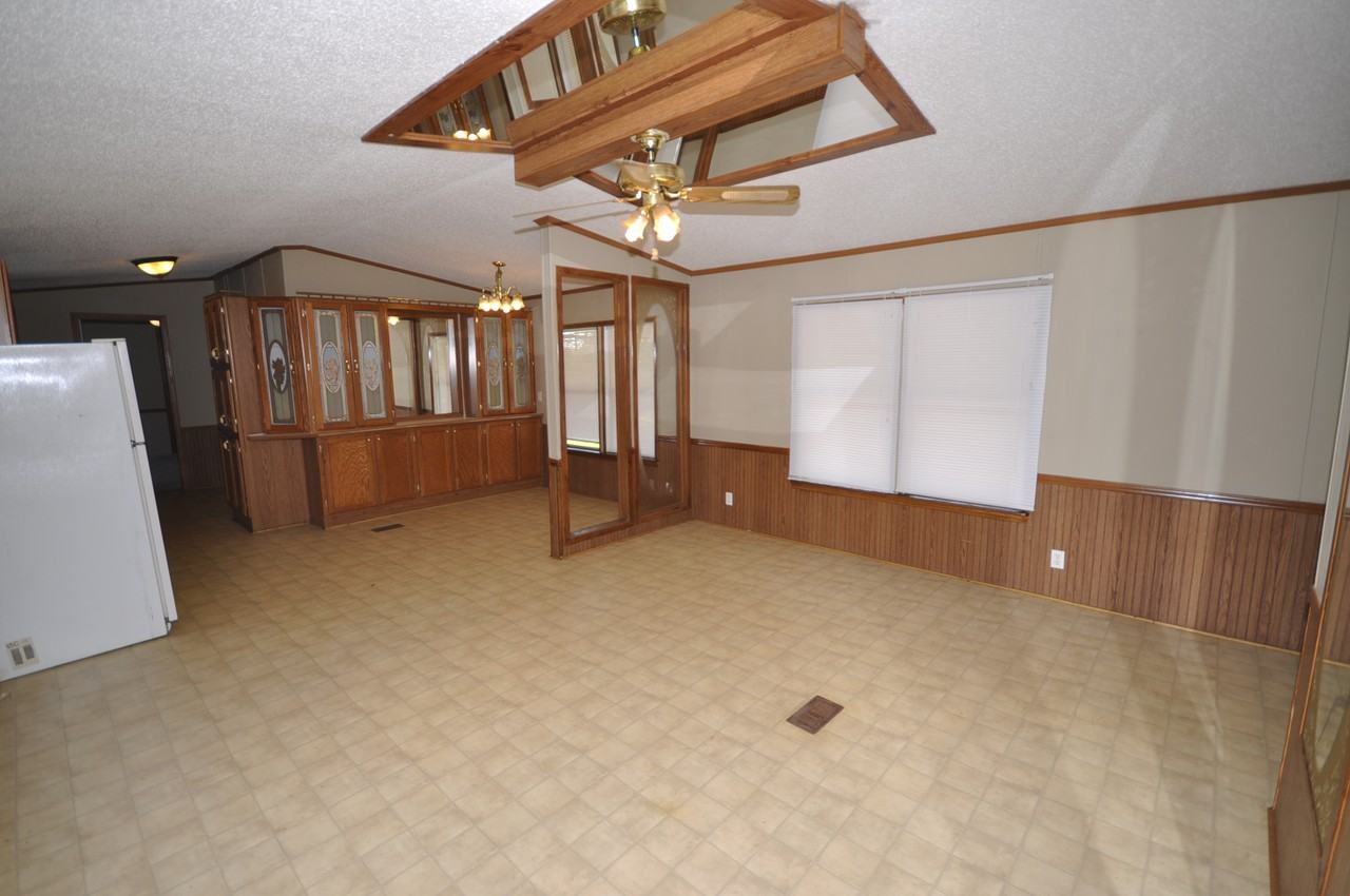 212 W Gregory Dr - Photo 2 of 14