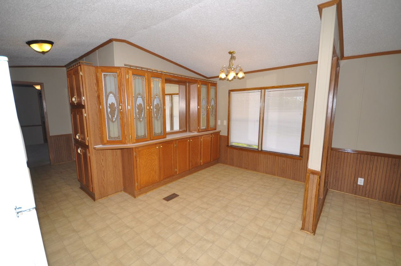 212 W Gregory Dr - Photo 3 of 14