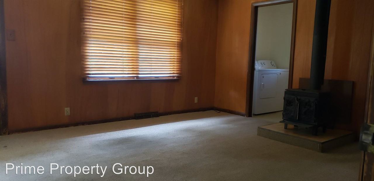 1203 Foothill Dr - Photo 2 of 16