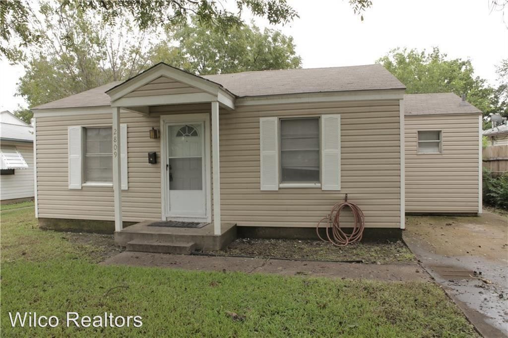 2809 S Hills Ave - Photo 2 of 2