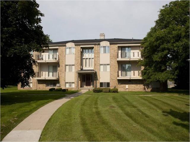 River Forest Apartments - Photo 2 of 11