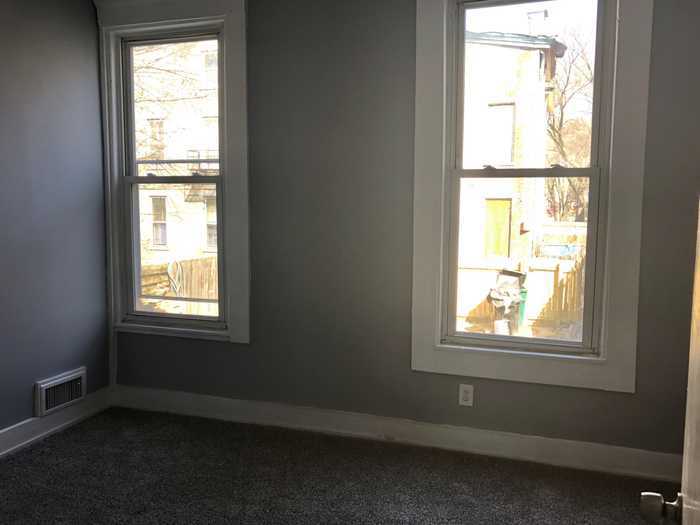 454 Dayton St - Photo 3 of 10