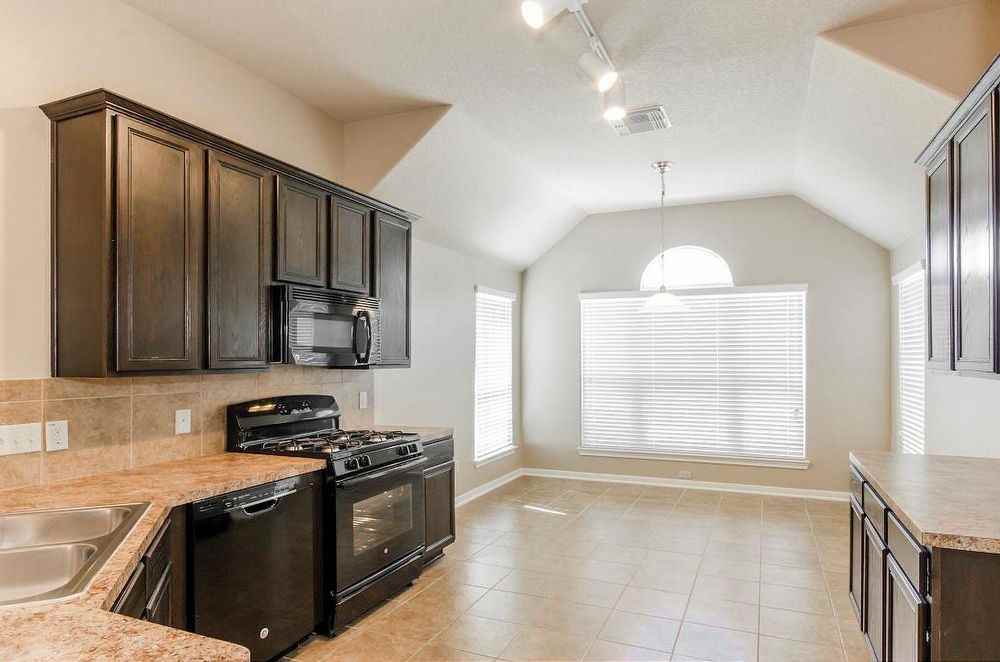 211 Summer Pine Ct - Photo 2 of 13