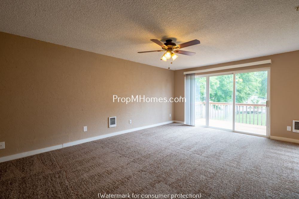 1571 N Manzanita St - Photo 2 of 10