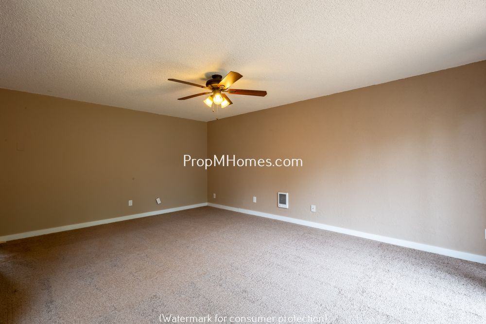 1571 N Manzanita St - Photo 3 of 10