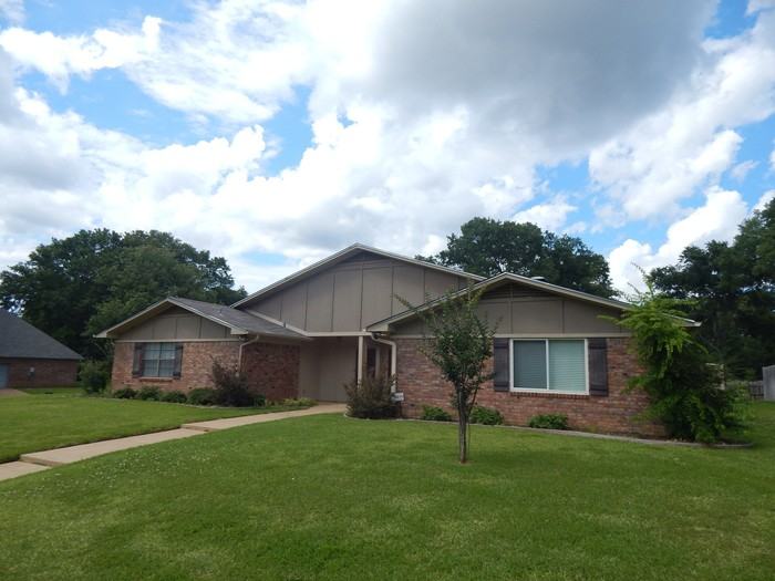 6002 Plantation Drive - Photo 2 of 23