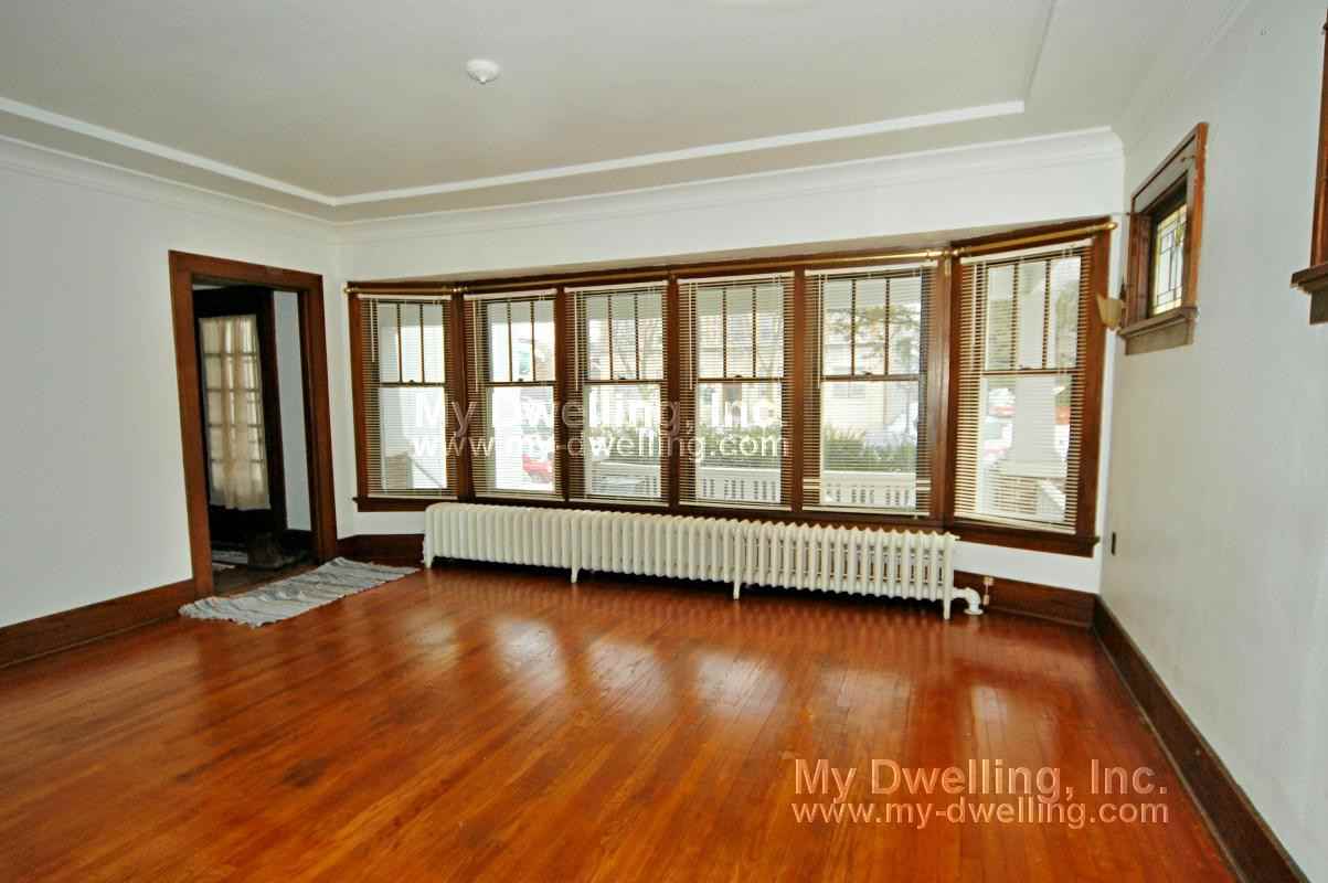 4443 N Oakland Ave - Photo 2 of 11