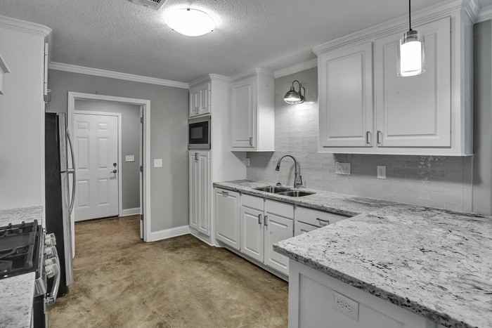 107 Moss Creek Rd - Photo 2 of 14