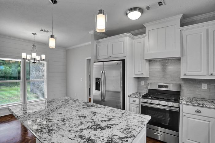 105 Moss Rd - Photo 3 of 15