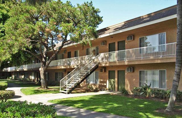 Hampshire Square Apartment Homes - Photo 3 of 15