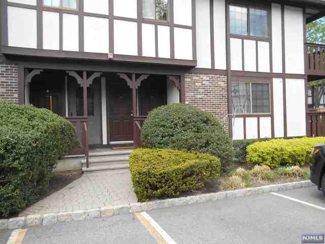 1612 Faulkner Ct - Photo 3 of 18
