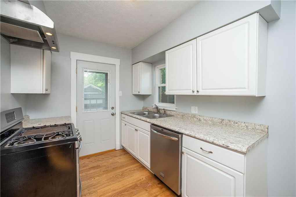 1135 Peermont Ave - Photo 2 of 8