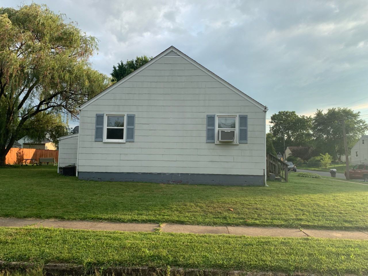 351 South Deen Avenue - Photo 2 of 15