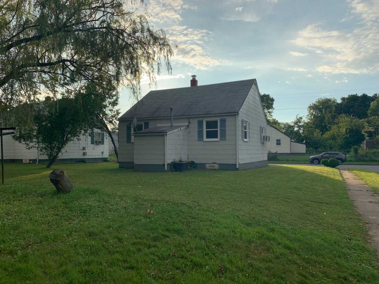 351 South Deen Avenue - Photo 3 of 15