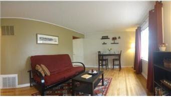 7512 Newton St - Photo 2 of 20