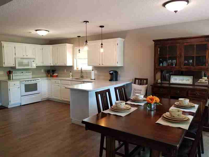 2000 Ridgewood - Photo 2 of 36