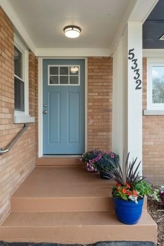 5332 Wolf Rd - Photo 2 of 11