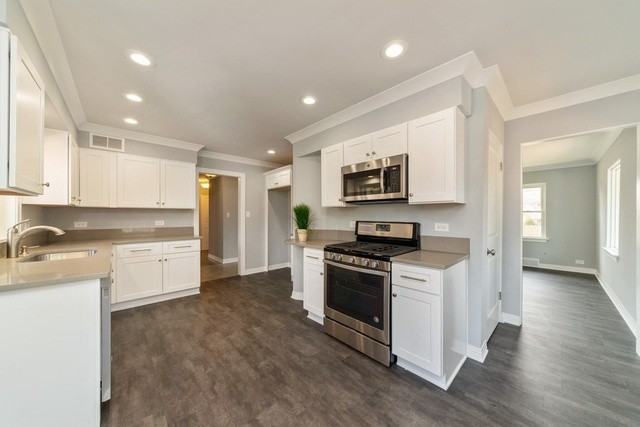 5332 Wolf Rd - Photo 3 of 11