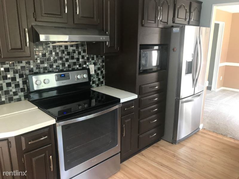 1349 Robin Hood Ln - Photo 3 of 12