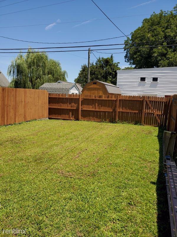 1114 Main St - Photo 2 of 9