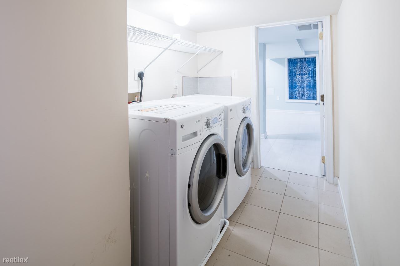 Pandora Haus Apartments 15th St NW, ster St NW, Washington