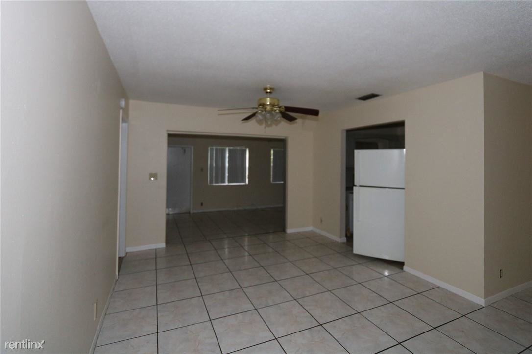 7021 Nw 15th St - Photo 2 of 10