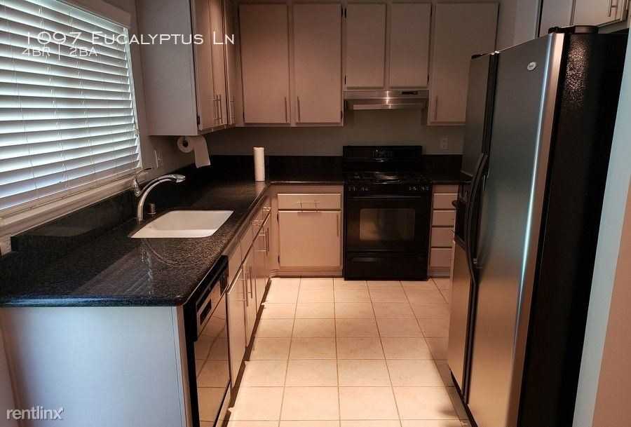 1097 Eucalyptus Ln - Photo 2 of 9