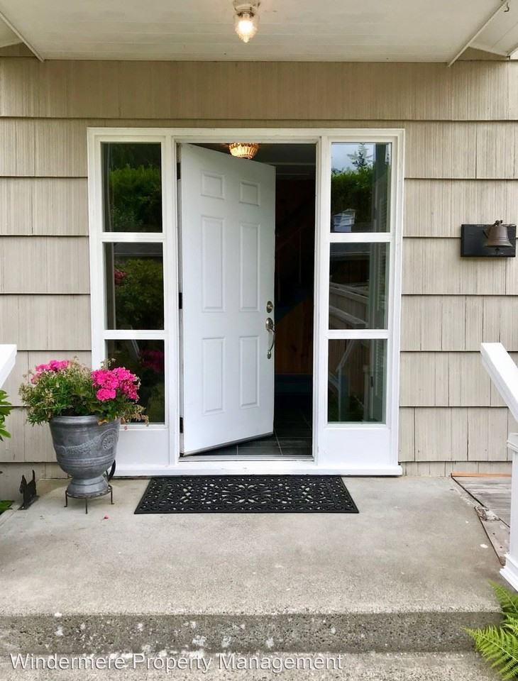 7750 Yeomalt Pl NE - Photo 3 of 25