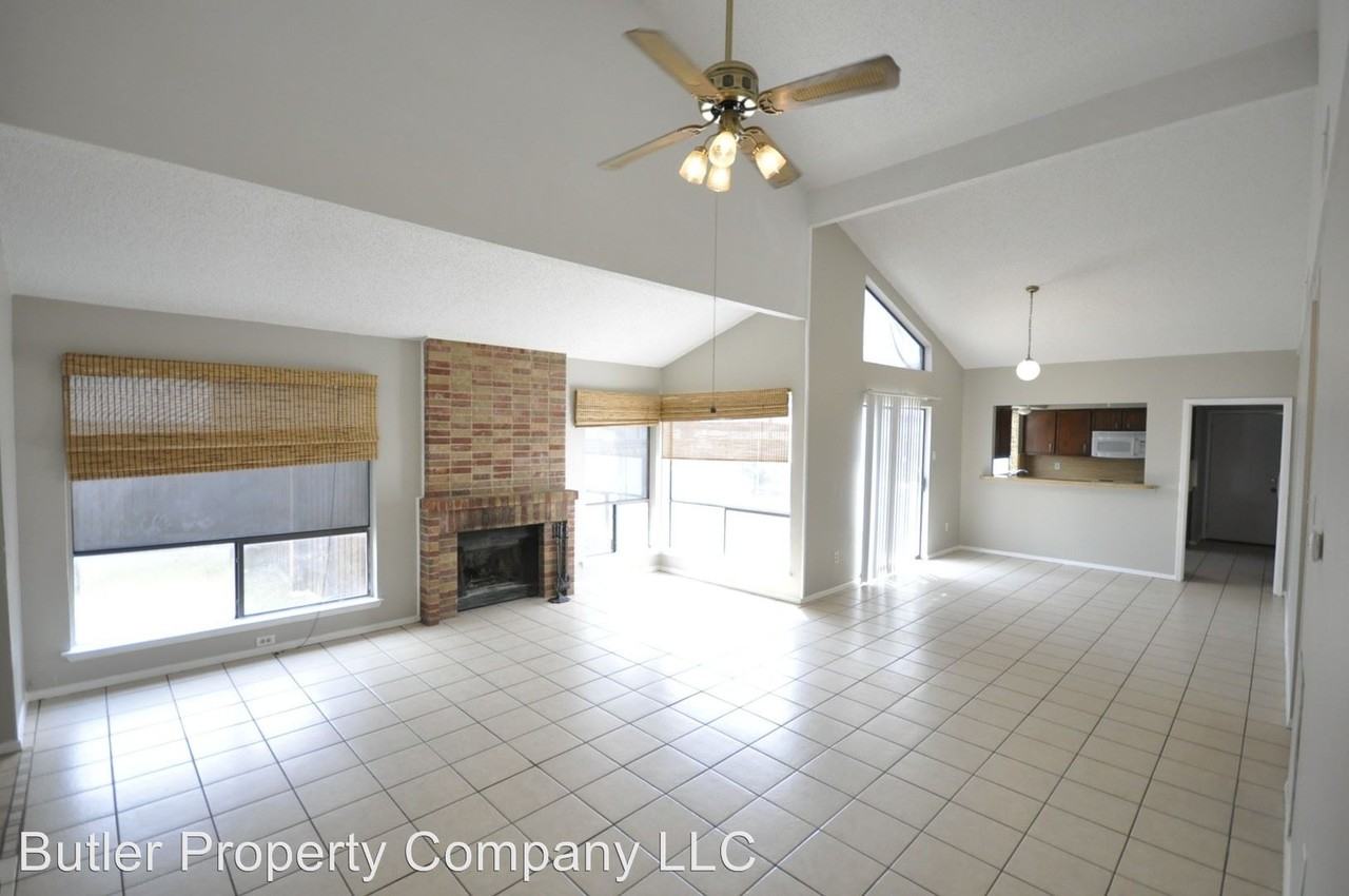 328-332 W Corporate Dr - Photo 3 of 17