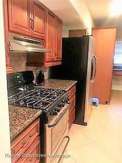 2510 Cedar St - Photo 3 of 9