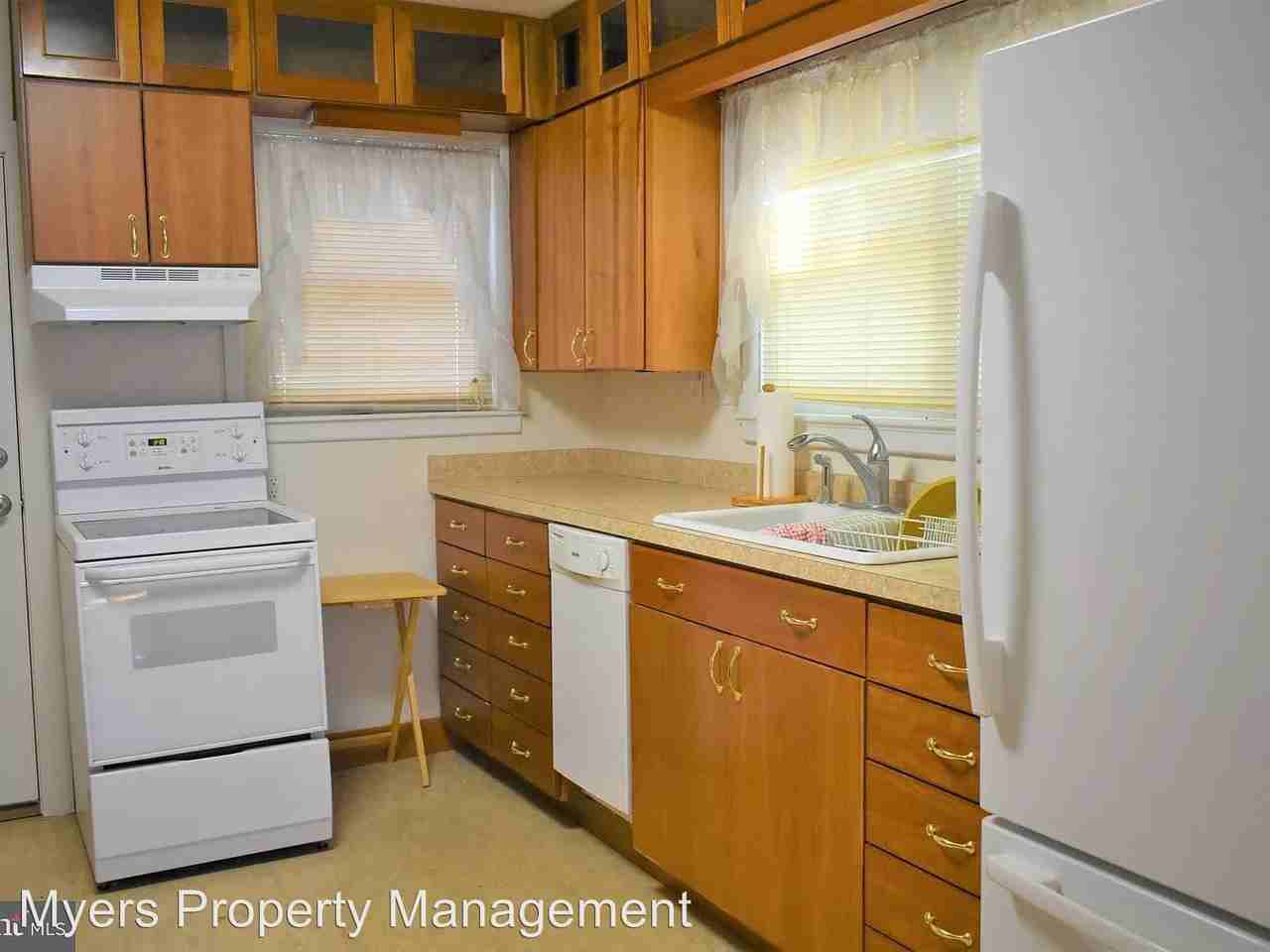 229 Bayard Ave - Photo 3 of 8