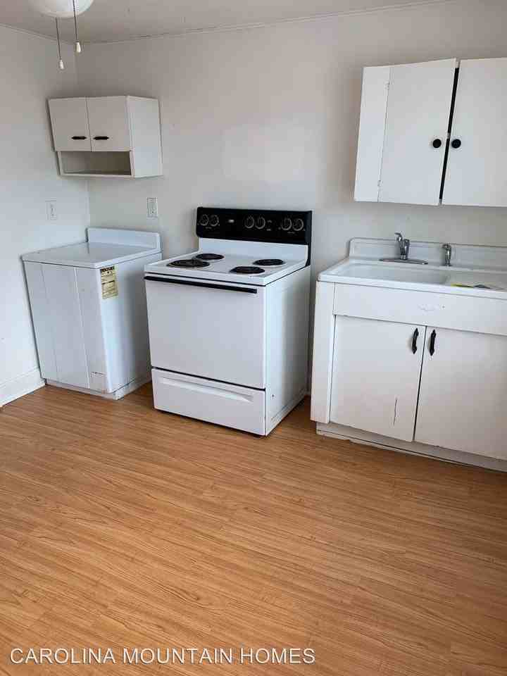 50 Hickory St - Photo 3 of 7
