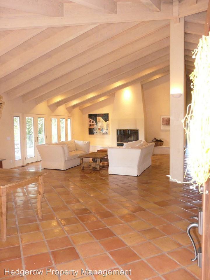 9 Greenfield Way - Photo 3 of 33