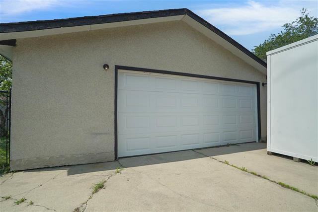 15116 61 St Nw - Photo 3 of 22