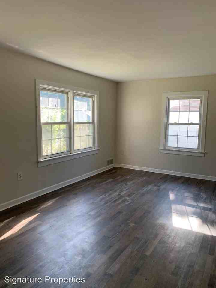 2111 Vaughan St - Photo 3 of 16