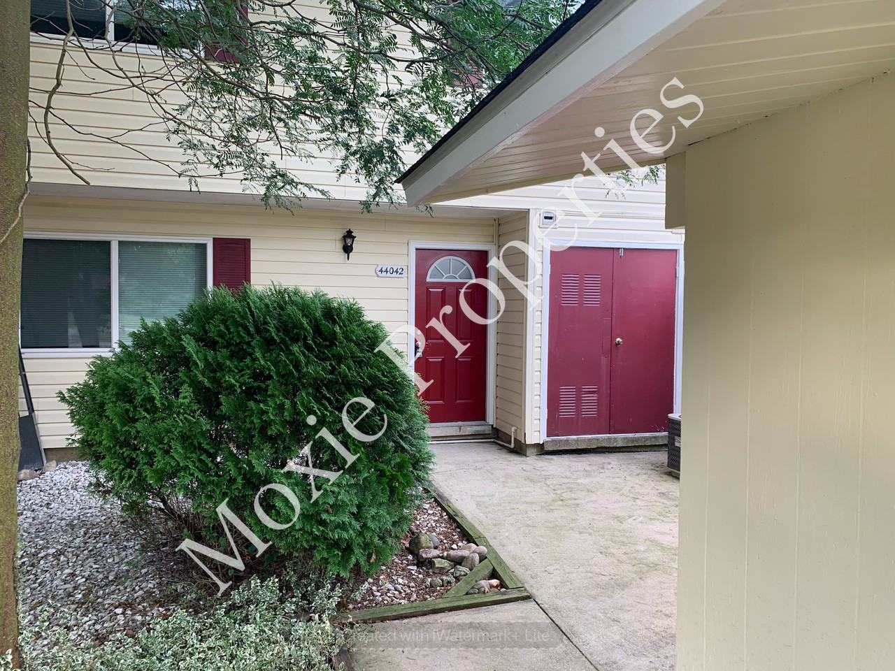 44042 Macdill Ct - Photo 2 of 14