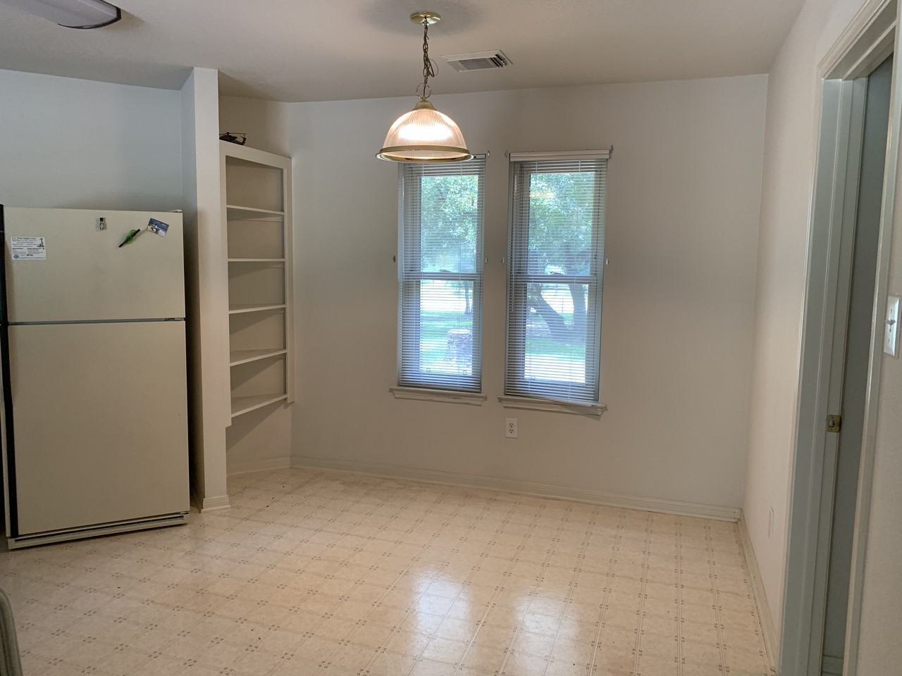 317 Whispering Oaks Dr - Photo 3 of 12