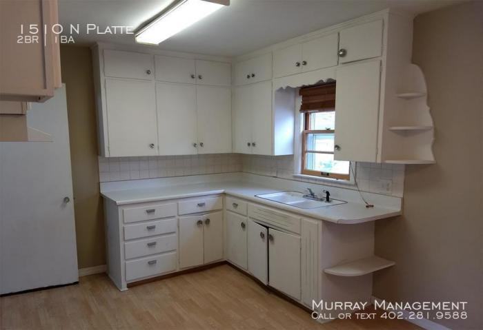 1510 N Platte Ave - Photo 2 of 9