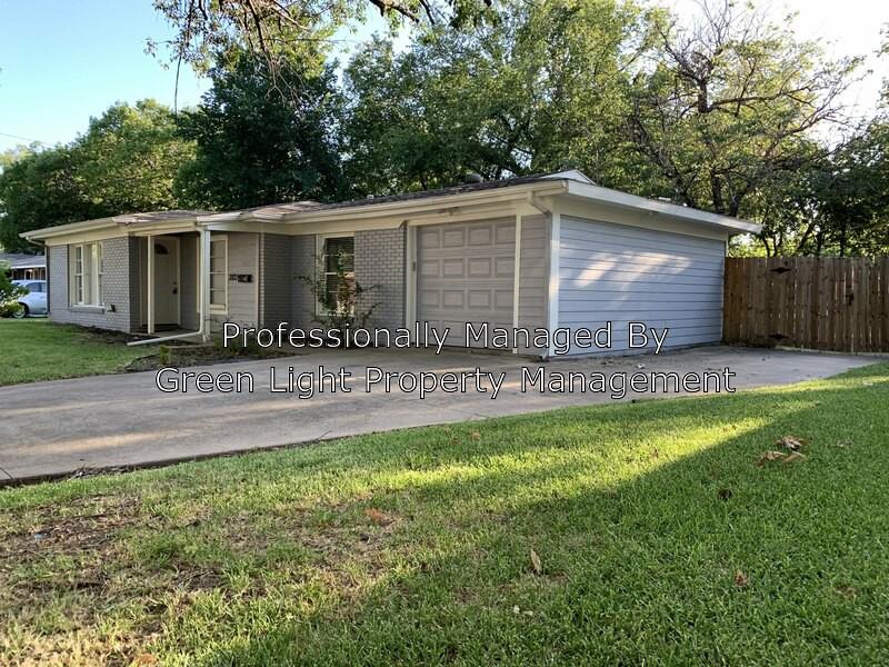 2821 Rosebud Ln - Photo 3 of 23