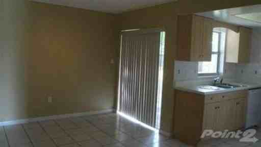 390 Diane Ct - Photo 2 of 8